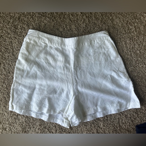 Women’s white linen shorts - Picture 1 of 3